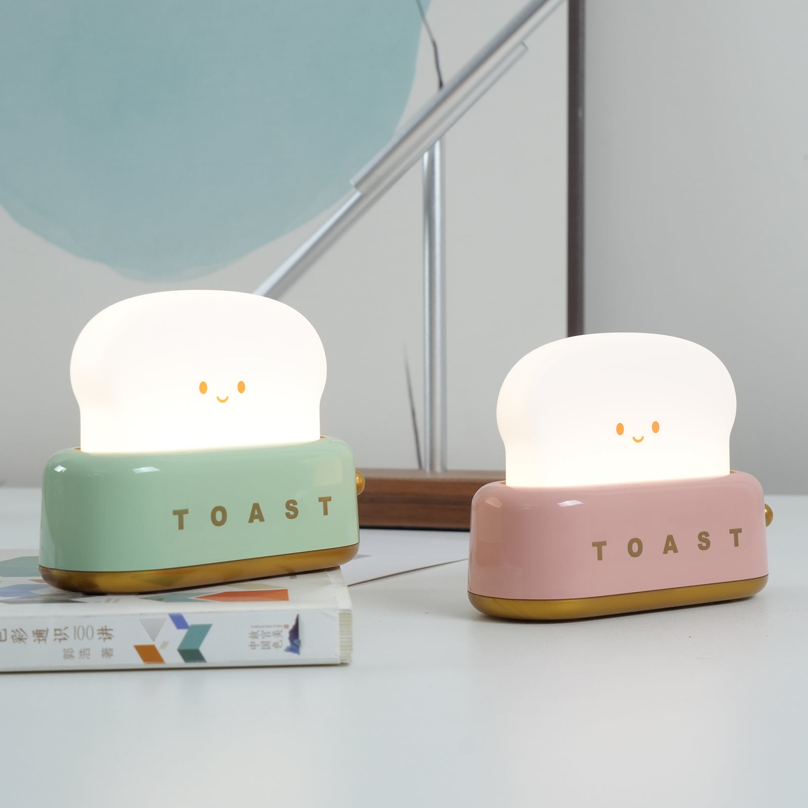 "Søt bordlampe i brødristerform, trådløs, oppladbar, i metalliakryl, justerbar lysstyrke, grønn, mandelgul, rosa."