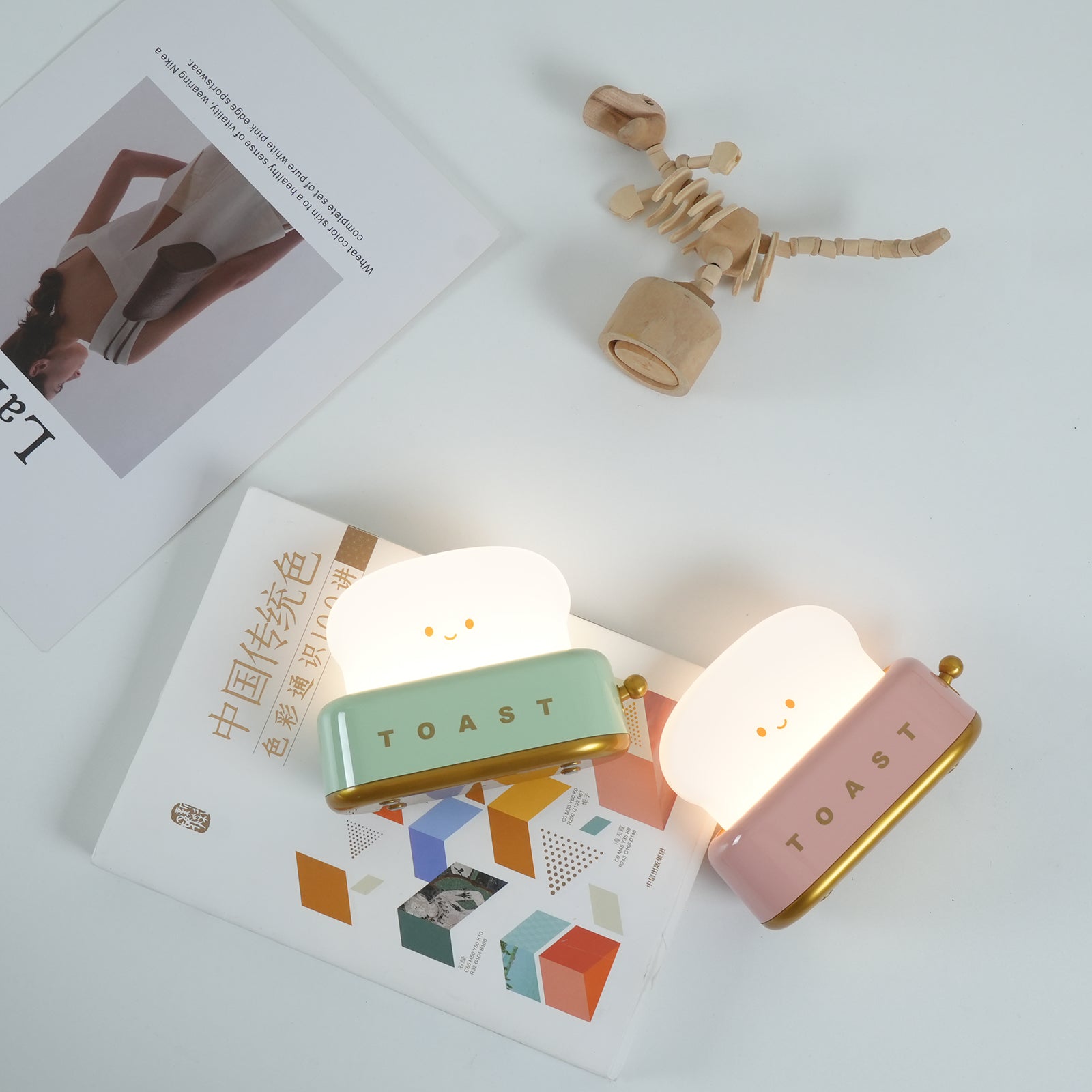 "Søt bordlampe i brødristerform, trådløs, oppladbar, i metalliakryl, justerbar lysstyrke, grønn, mandelgul, rosa."