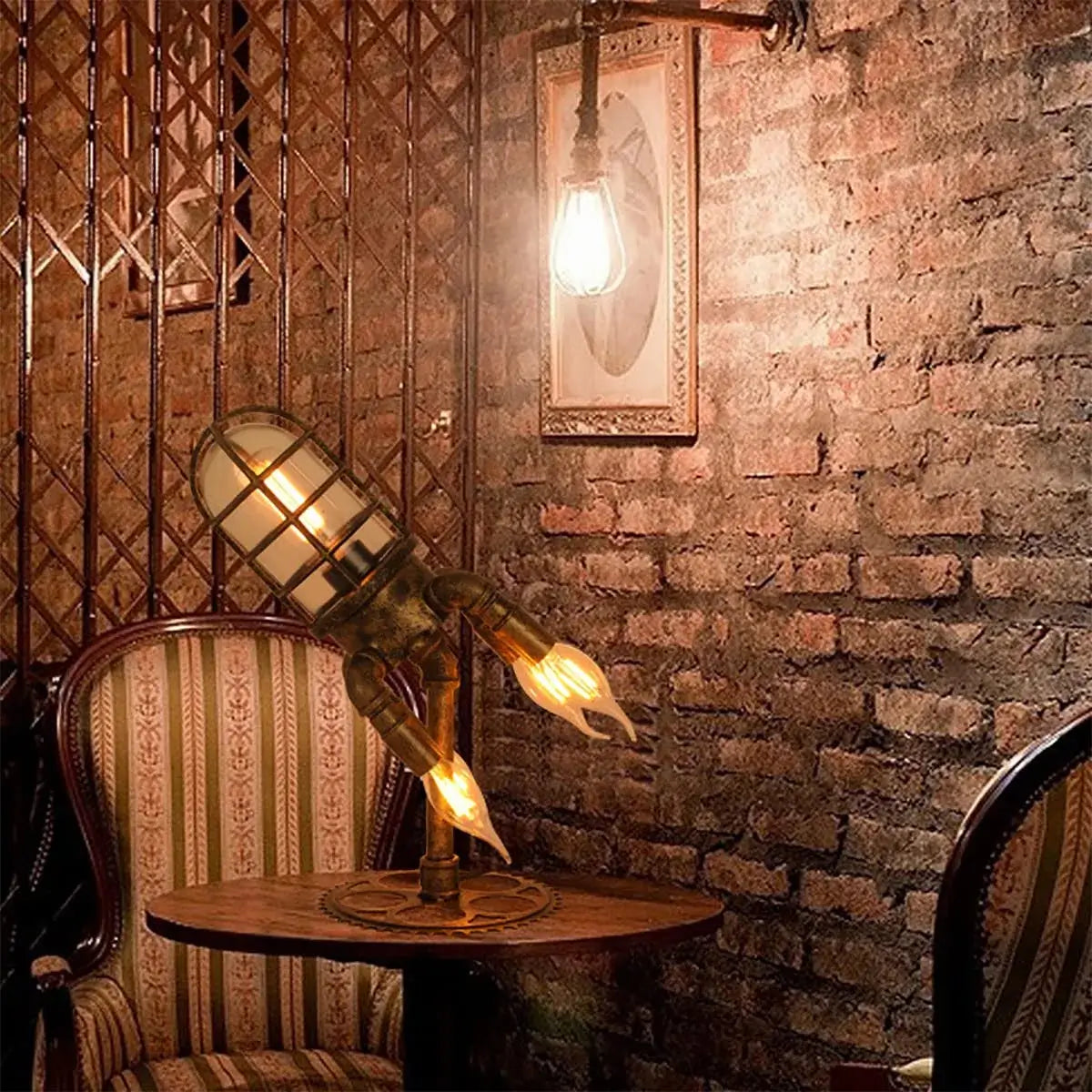 Steampunk inspirert rakett bordlampe. Unik dekorasjon og nattlampe med industriell sjarm for barn.