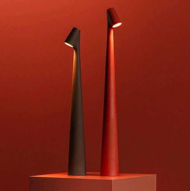 "Stilfull, bærbar LED bordlampe i minimalistisk design med justerbare lysnivåer og matt finish, perfekt for ethvert rom."