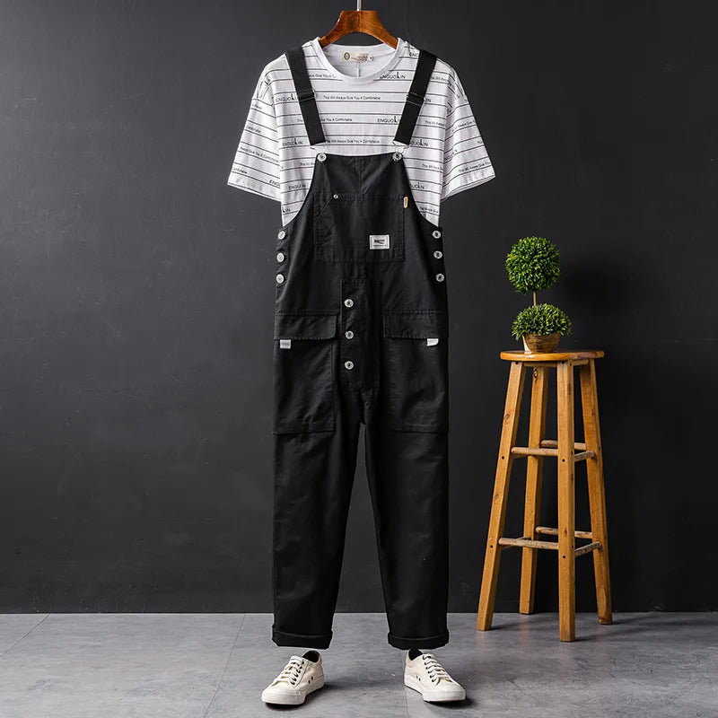 "Stilfull Ella jumpsuit med justerbare stropper, lommer, romslig passform; tilgjengelig i flere farger."