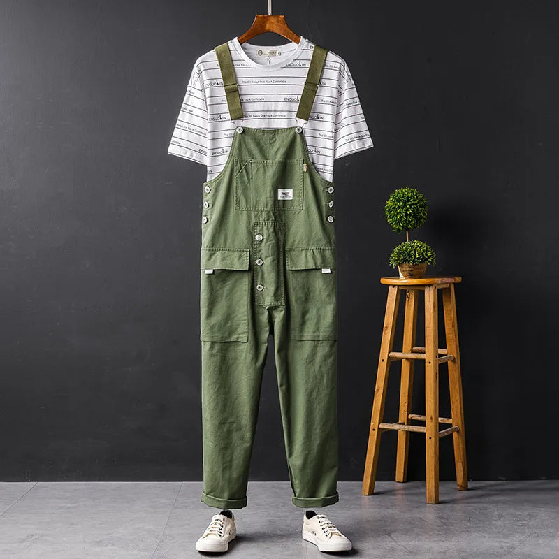 "Stilfull Ella jumpsuit med justerbare stropper, lommer, romslig passform; tilgjengelig i flere farger."