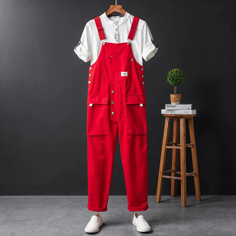 "Stilfull Ella jumpsuit med justerbare stropper, lommer, romslig passform; tilgjengelig i flere farger."