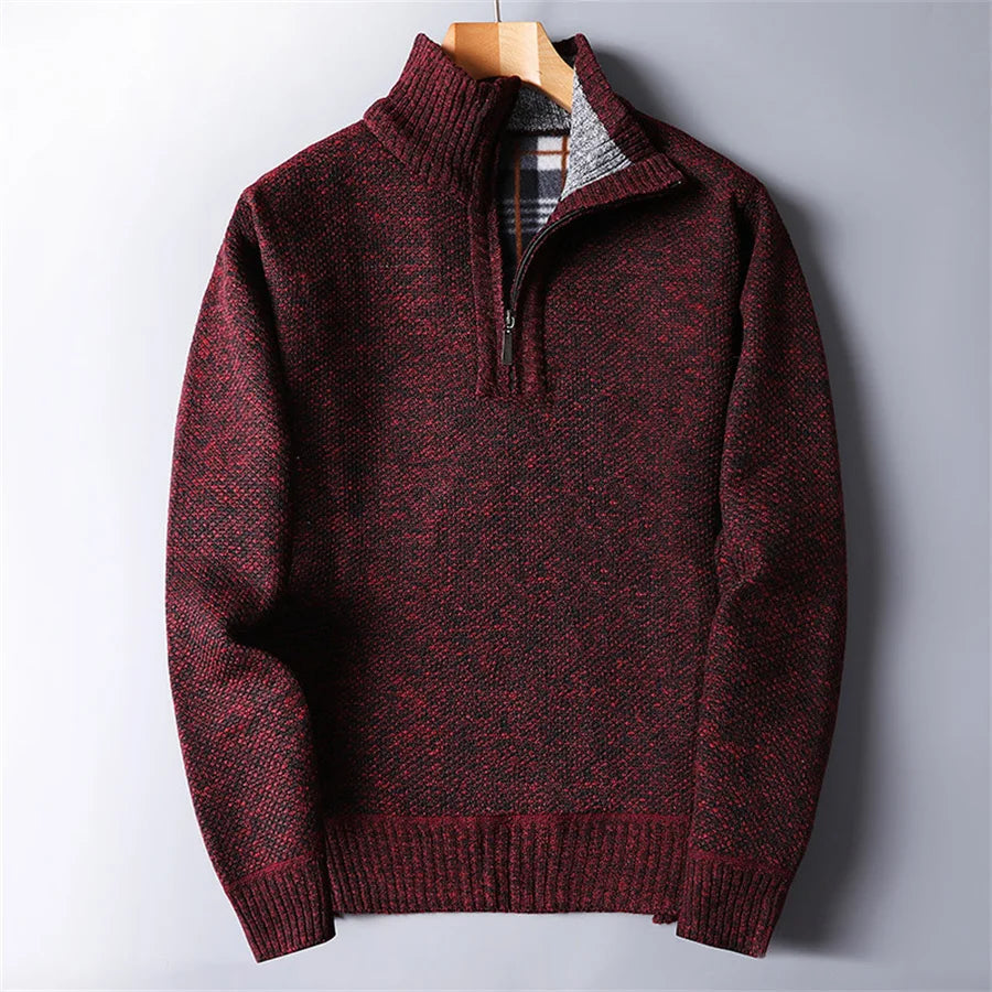 Grå herregenser half zip med høy nakke og glidelås. Varm og komfortabel for kaldere dager.