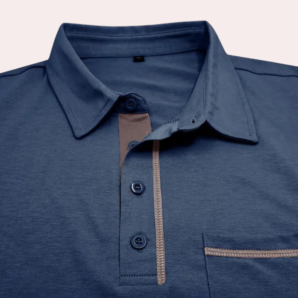Moderne herrepoloshirt i mykt stoff, detaljer av krage og knappelukking. Stilfull fritidsskjorte.