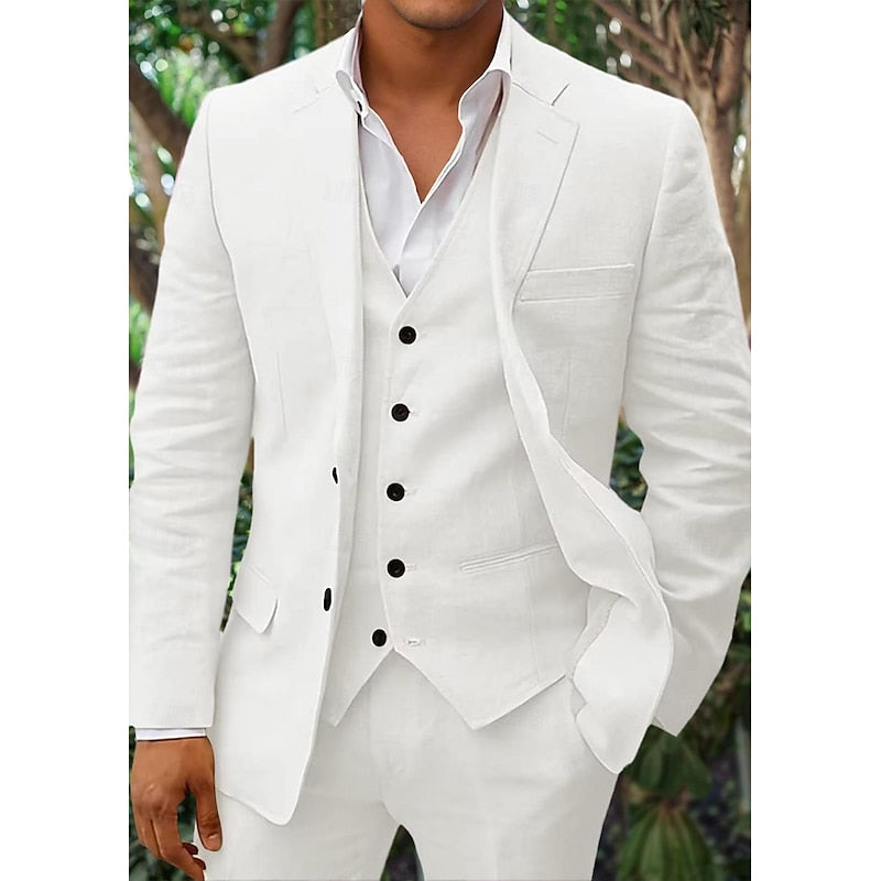 "Stilig 3-delt linsesett for menn med blazer, vest og bukser i delikat farge, perfekt for formelle anledninger."
