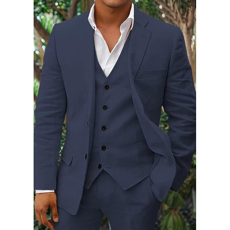 "Stilig 3-delt linsesett for menn med blazer, vest og bukser i delikat farge, perfekt for formelle anledninger."