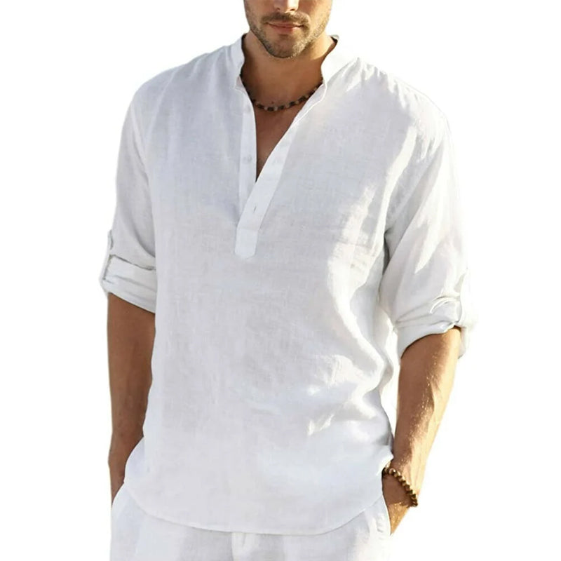 "Stilig herreskjorte i bomull og lin, slim fit design, henley-hals med knapper, lett og pustende for maksimal komfort."