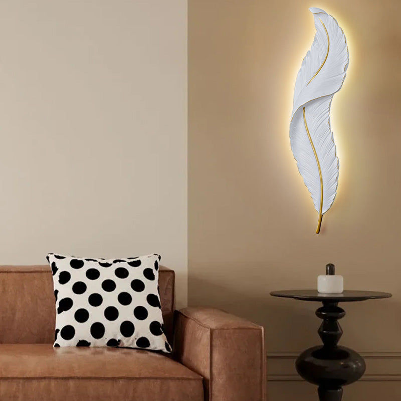 "Stilig LED-vegglampe i moderne design, justerbart lys, ideell for minimalistisk interiør, skaper varm atmosfære."