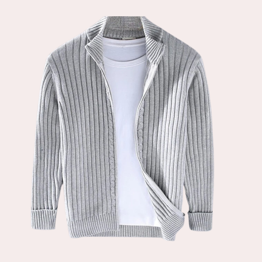 "Stilig strikket cardigan med glidelås, for menn. Farger: grå, svart, mørkegrå, mørkeblå. Tidløst design."