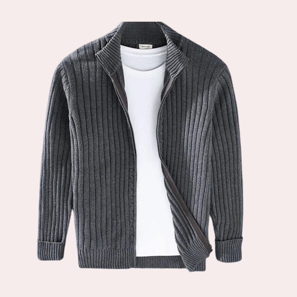 "Stilig strikket cardigan med glidelås, for menn. Farger: grå, svart, mørkegrå, mørkeblå. Tidløst design."