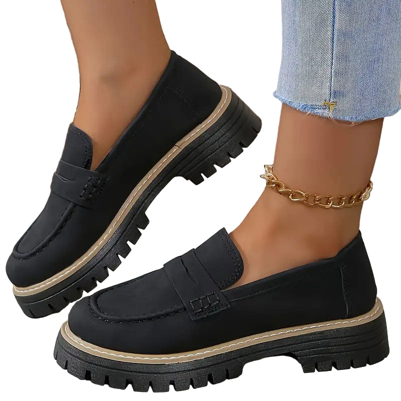 Stilige kvinne loafers med trendy chunky såle; komfortable slip-on hverdagssko for vår og sommer.
