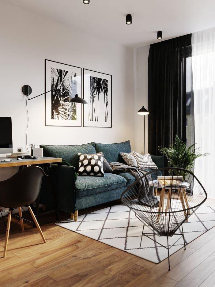 "Stilren svart gulvlampe med skulpturelle linjer og tre justerbare armer, ideell for moderne interiørdesign."
