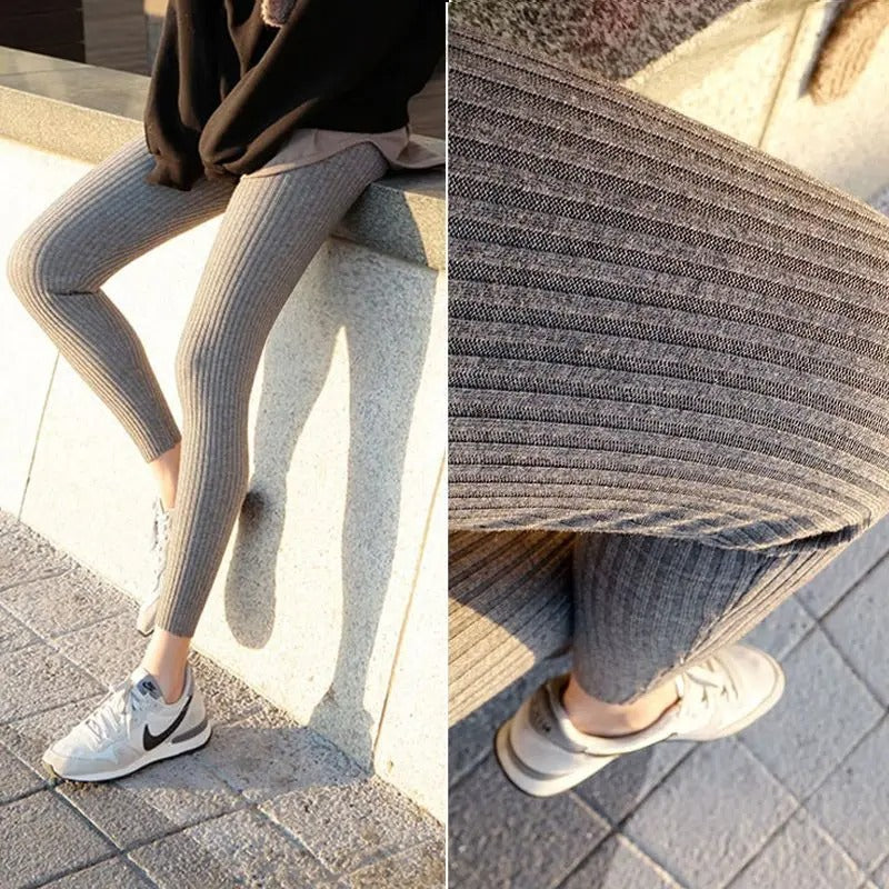 Elastiske høy midje strikkede ribbeleggings. Komfortable fritidsleggings til kvinner i kaldt vær.