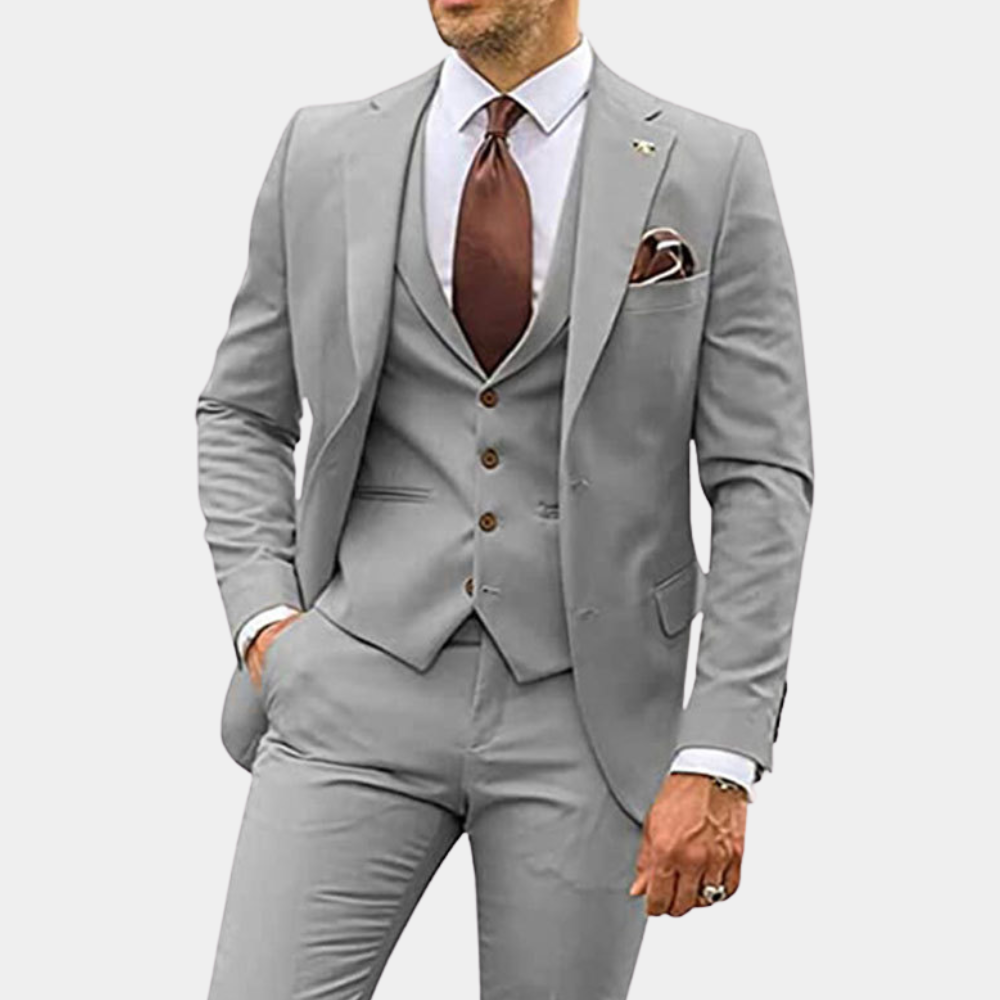 Svart, 3-delt formelt sommertøyssett for menn med blazer, vest og bukse, ideelt for elegante anledninger.