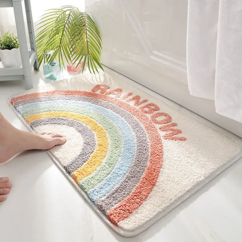 Hvit mikrofiber badematte som tørker raskt, forbedrer komfort og sikkerhet på badet, moderne design.