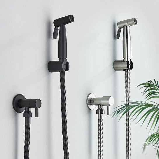 Bidet hånddusj med justerbart vanntrykk for komfortabel og grundig personlig velvære.