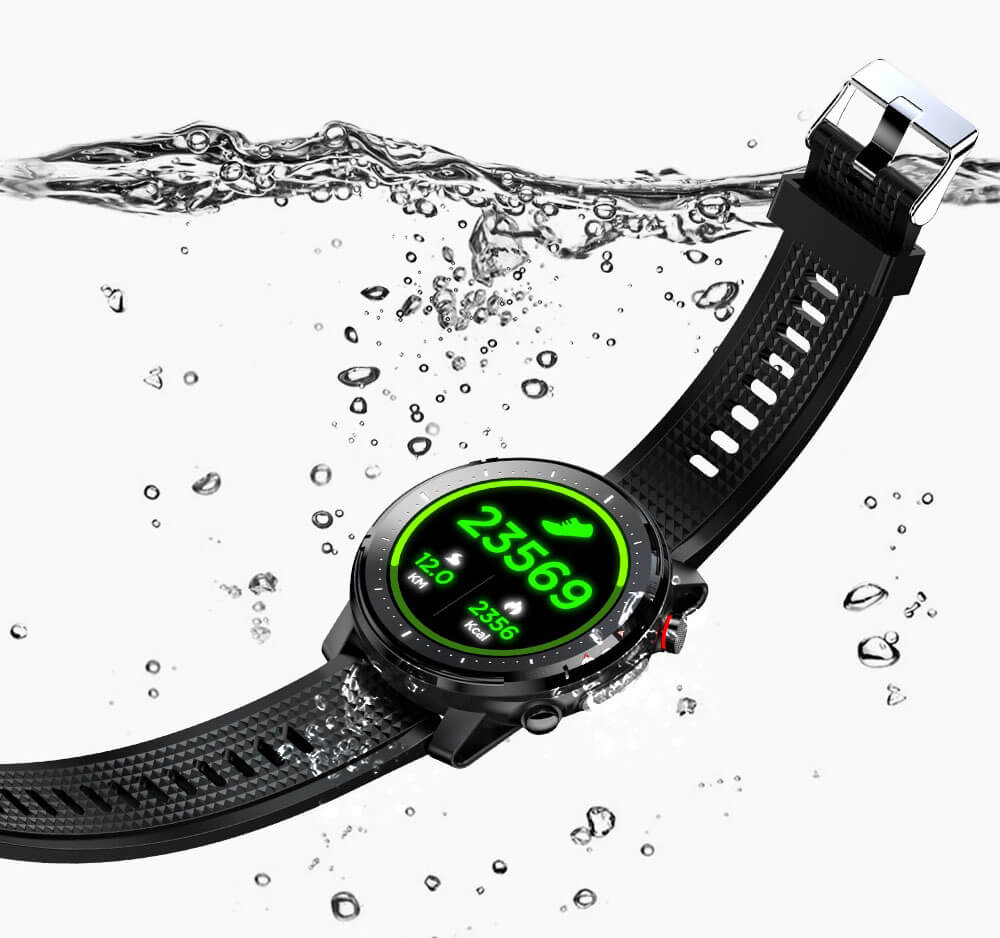 Svart herre smartwatch liggende på overflate. Fitness tracker og helseovervåkning for menn. Vanntett treningsklokke.