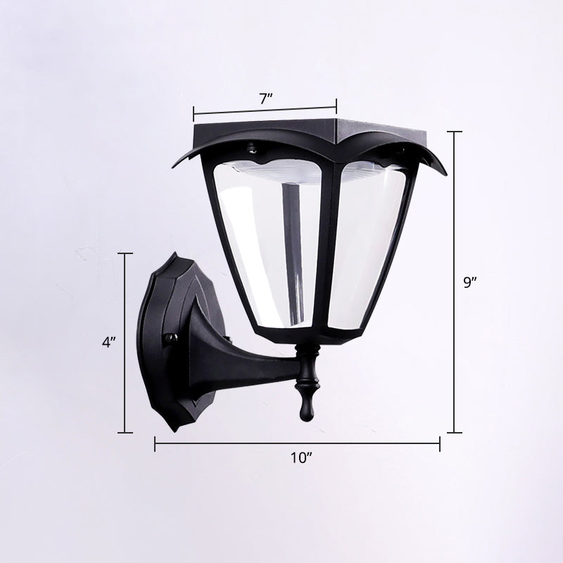 "Svart trapesformet LED solcelledrevet vegglampe for utendørs bruk, stilfull og energieffektiv belysning til hager."