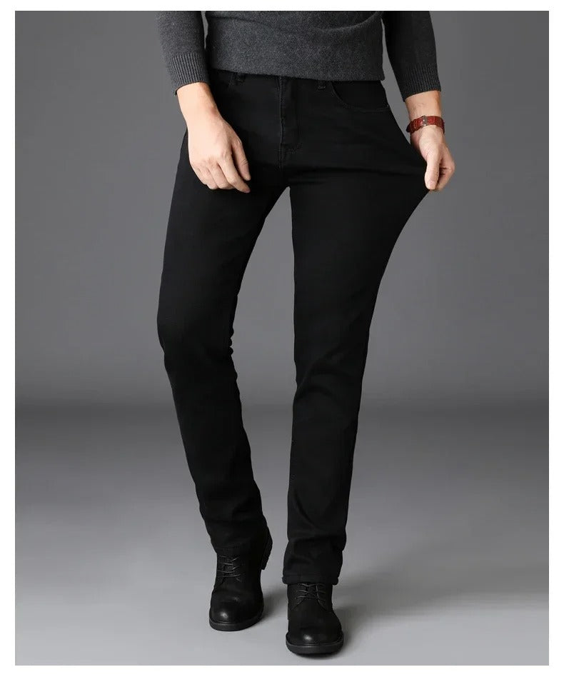 Herre slimfit stretch bikerjeans i svart. Komfortable for urban streetwear stil.