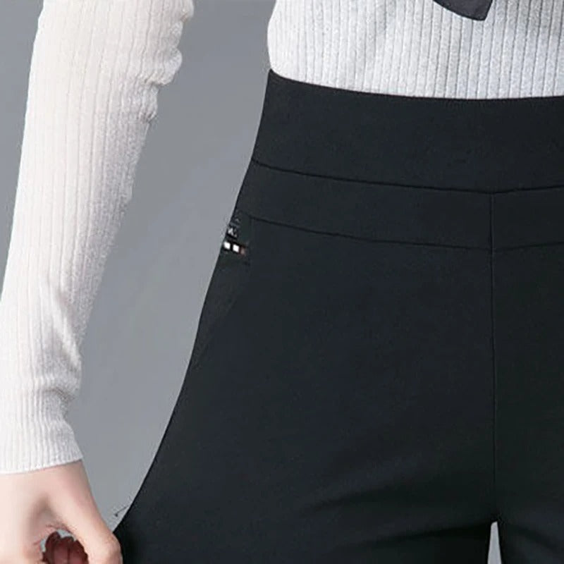 Svarte dame vinterbukser i slim fit; allsidig design for en elegant og varm vintergarderobe.