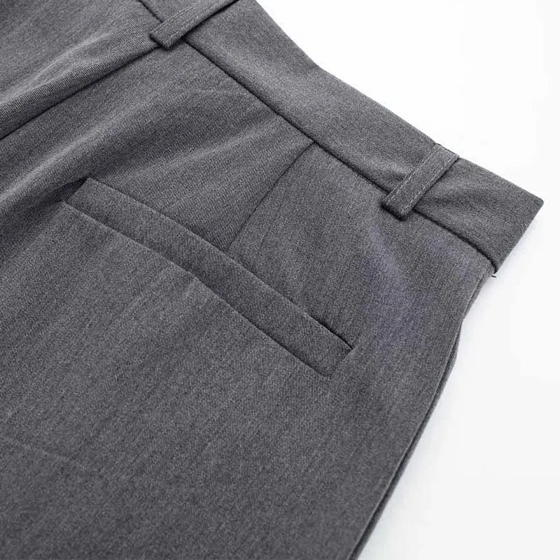 Komfortable vide damebukser i svart. Høy midje og elegante, perfekte for avslappet fritid.