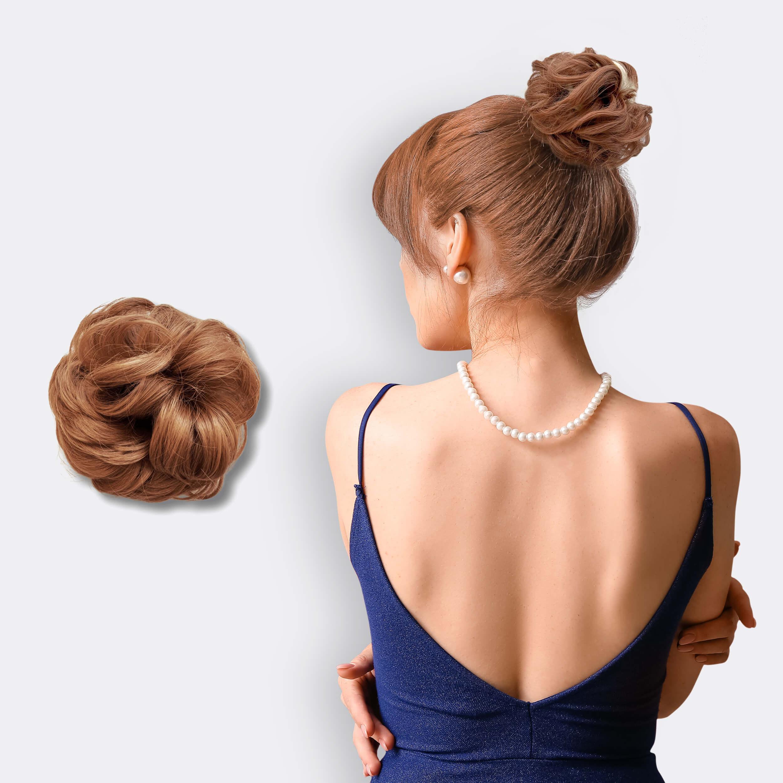 Få den perfekte hårbollen med volum. Scrunchie i syntetisk hår for enkel og rask styling.