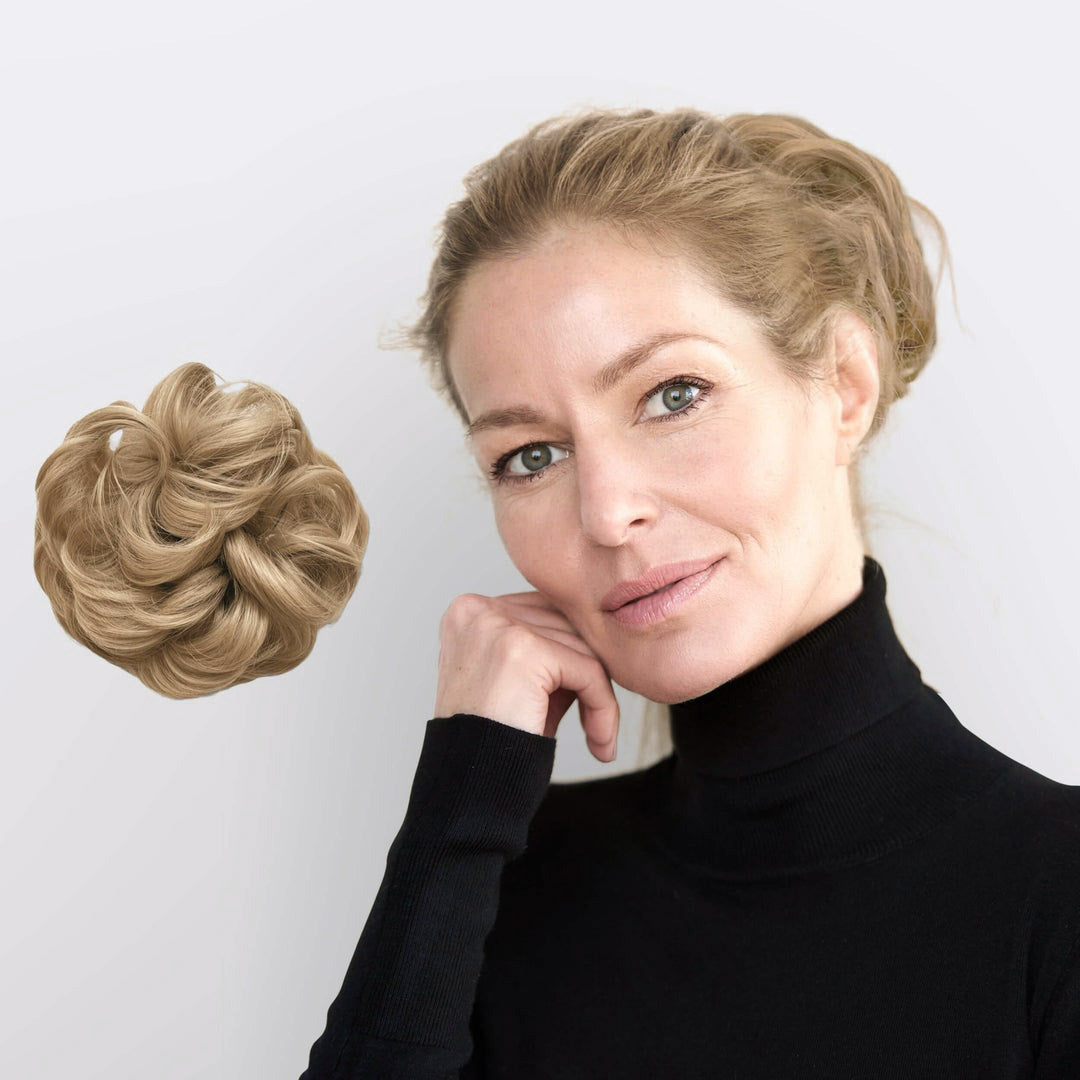 Myk scrunchie i syntetisk hår. Perfekt for å lage en stor, voluminøs hårbolle.