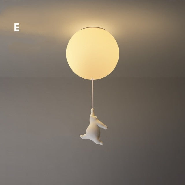 Allsidig taklampe Bjørn med Ballong. Ideell for barnerom, stue, og gir koselig, energieffektiv belysning.