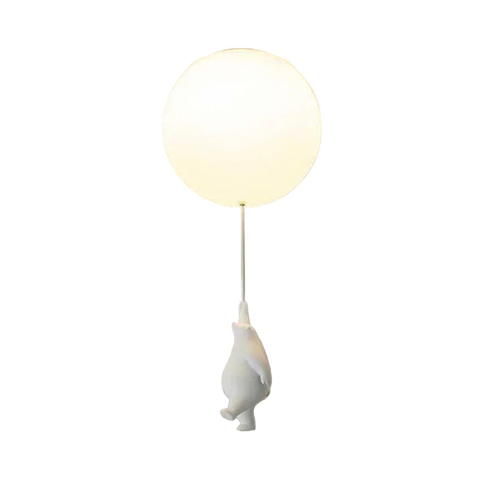Taklampe for barnerom med søt bjørn og fargerike ballonger. Perfekt LED-belysning for et lekent interiør.
