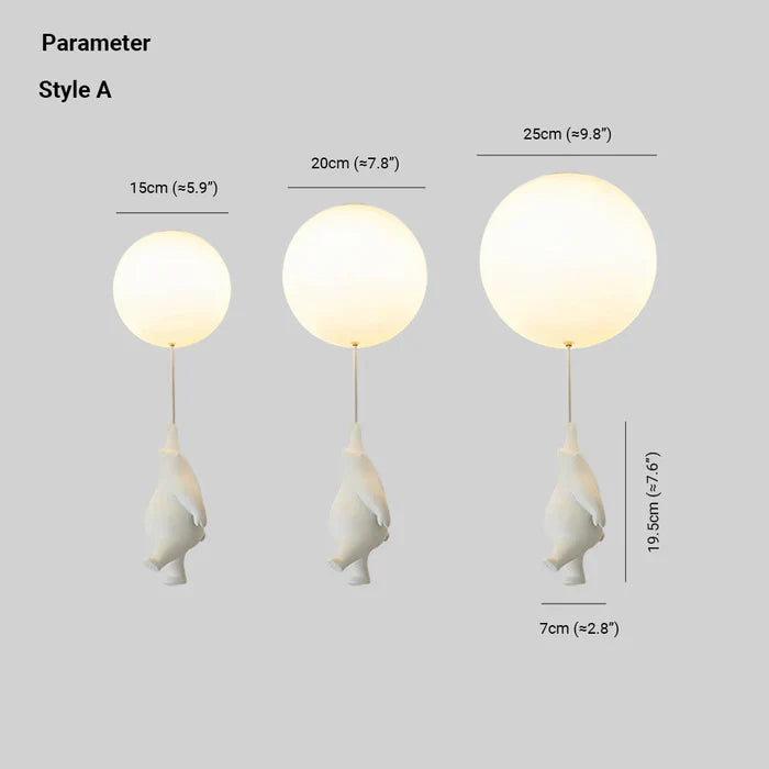 LED-taklampe for barn, en hvit bjørn holder ballonger. Gir mykt og behagelig lys til barnerommet.