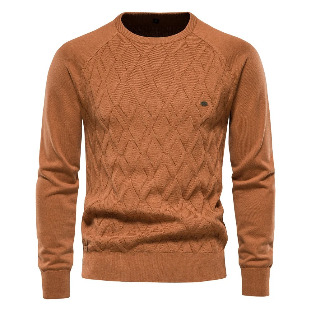 Khaki strikket herregenser, klassisk o-hals design. Perfekt for casual hverdagsstil.