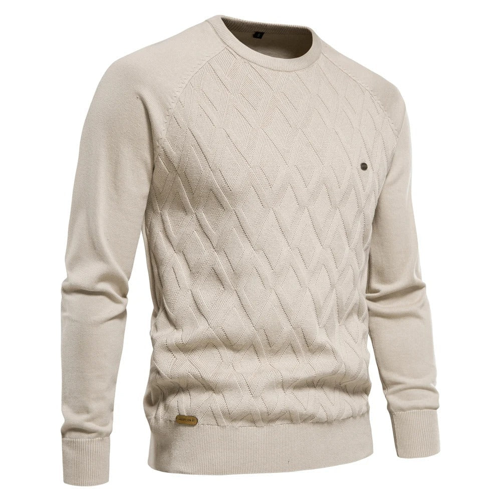 Casual strikket herregenser i moderne design. Komfortabelt fritidsplagg med o-hals.