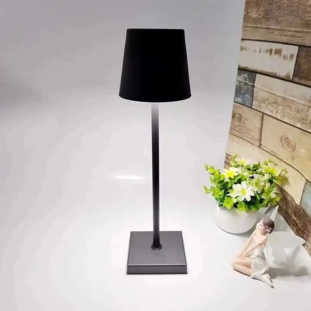 Smart, trådløs bordlampe med berøringskontroll, dimbar LED og lang batteritid, ideell for moderne hjem.