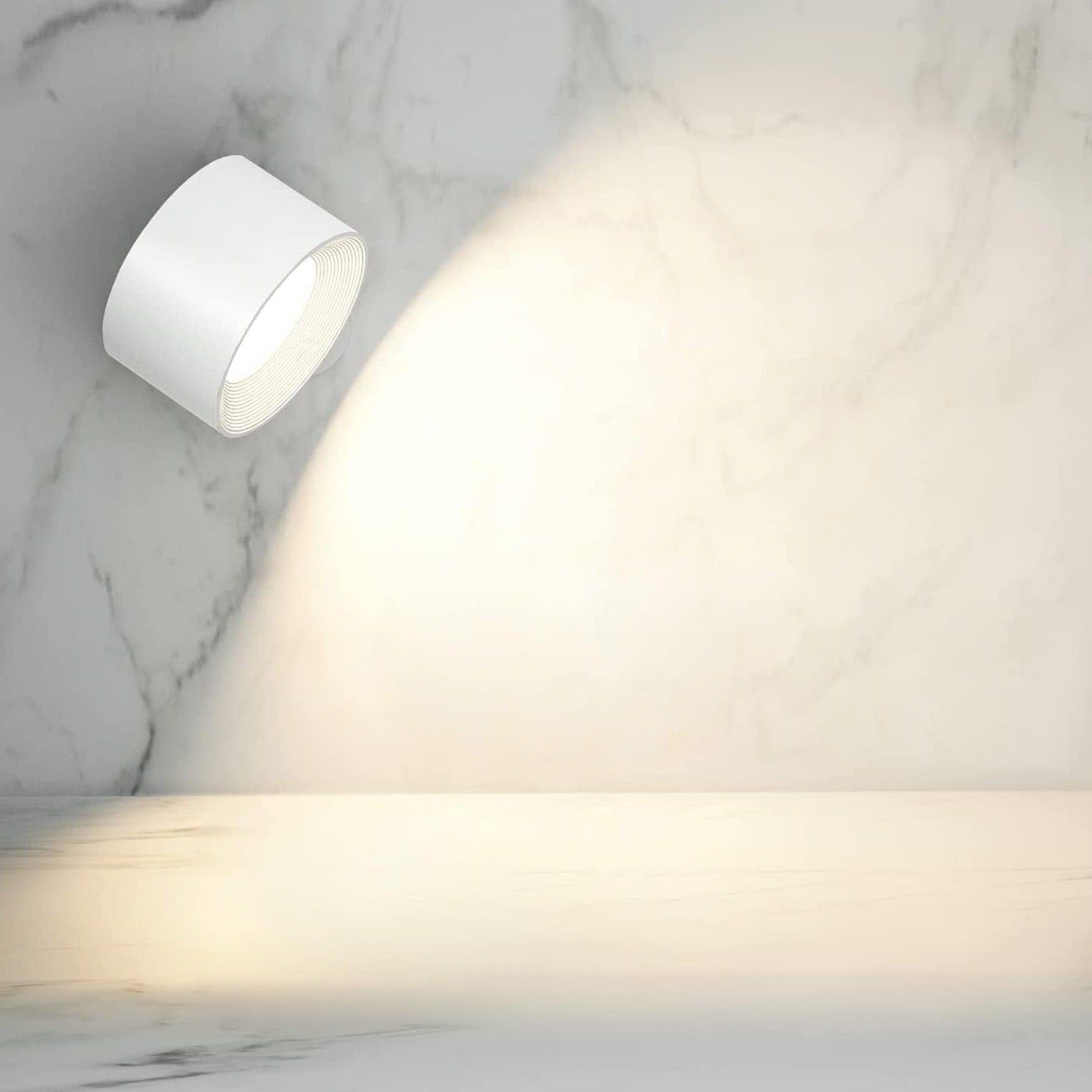 Elegant trådløs vegglampe med justerbart, dimbart lys. Moderne design som passer ethvert interiør og belysningsbehov.
