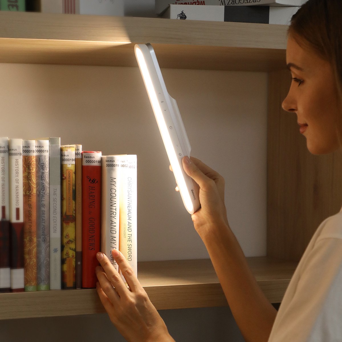 LED-lysstang med magnetfeste, perfekt for belysning i mørke områder.