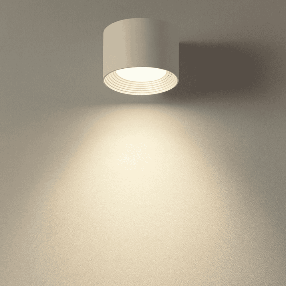 Oppladbar trådløs vegglampe med fjernkontroll, gir fleksibel LED-belysning i ethvert rom.