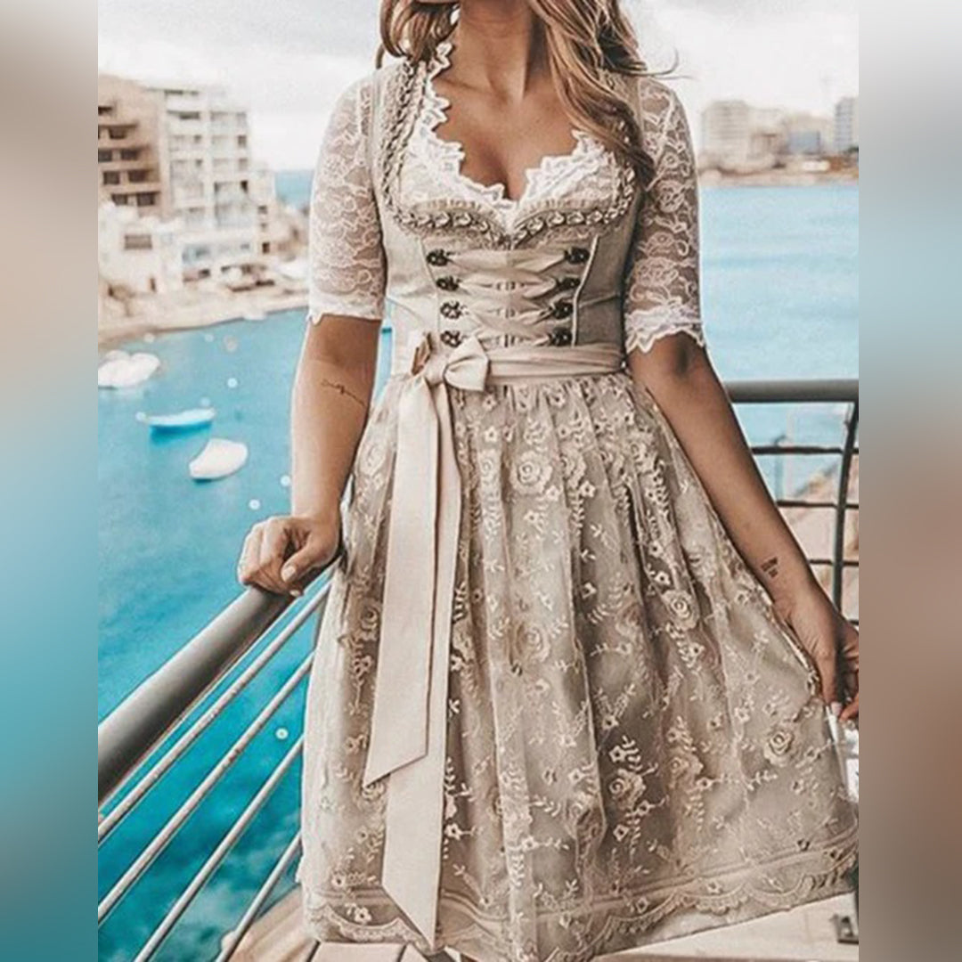 "Tradisjonsdrakt for damer i khaki, elegante detaljer, perfekt til Oktoberfest, tidløs norsk inspirasjon, XS-2XL."