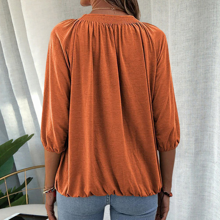 Trekvartermet t-skjorte med rund hals, raglan-erme og ensfarget design, tilgjengelig i flere farger for uformell stil.