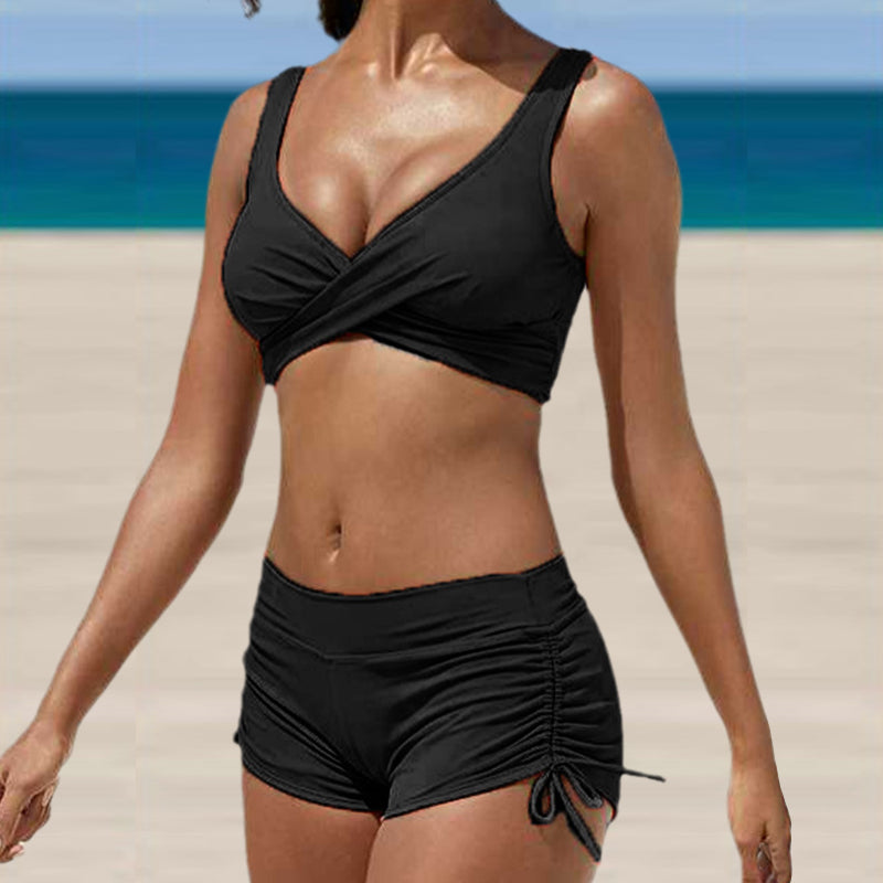 Trendy kamuflasje bikini med V-hals og stropper, fremhever figuren. Perfekt strandtøy for maksimal stil og komfort.