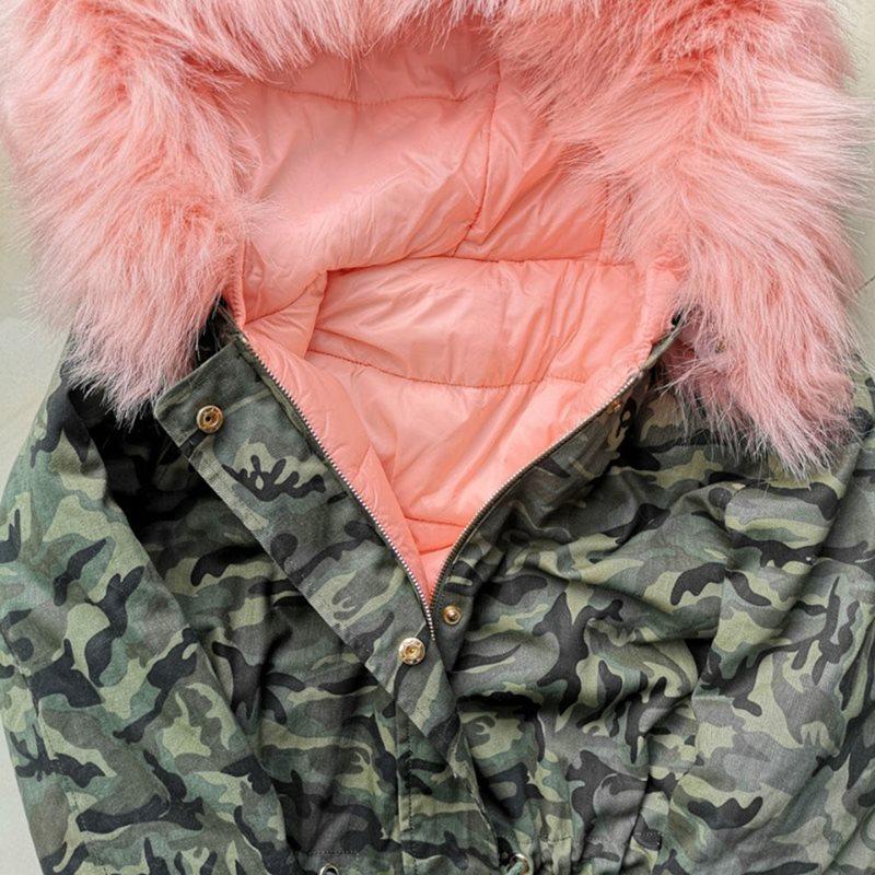 Trendy militærgrønn kamuflasje vinterfrakk. Varm og slank ytterjakke for kvinner, ideell parkas.