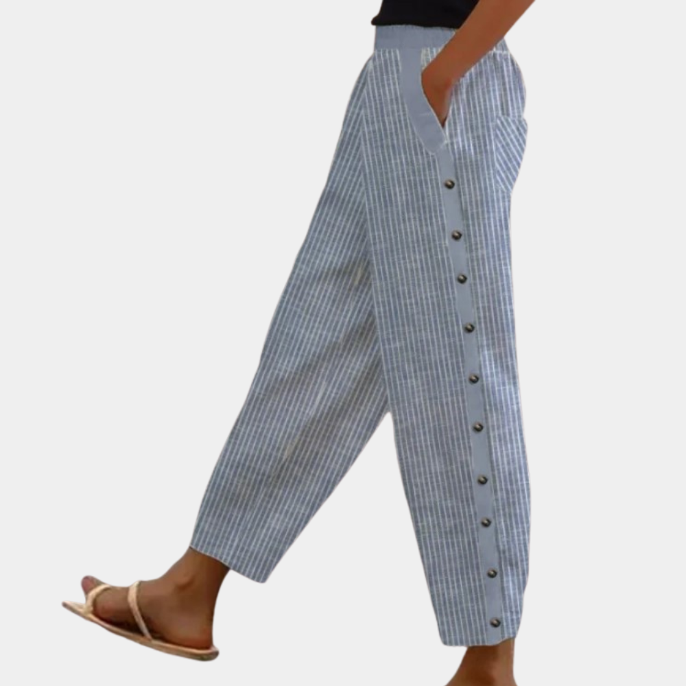 Trendy stripete bukse til dame, blå-hvit mønster, flatterende passform. Perfekt for casual og formelle anledninger.