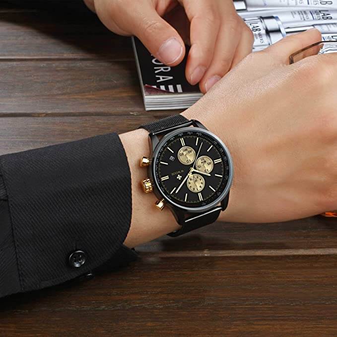 Elegant tilbehør for menn: Ultratynn kronograf armbåndsur med klassisk uttrykk.