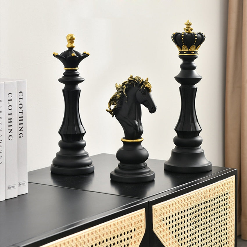 Elegant sjakk konge figur i resin, svart farge, kunstnerisk hjemmedekorasjon
