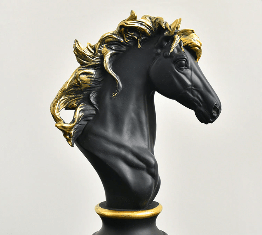 Sjakk-inspirert kunstfigur i resin, perfekt som en unik gaveide