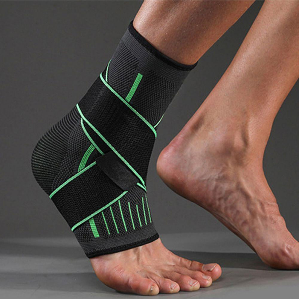 Svarte unisex sportssokker med kompresjon for ankelstøtte, designet for aktivitet, trening og forbedret fothelse.