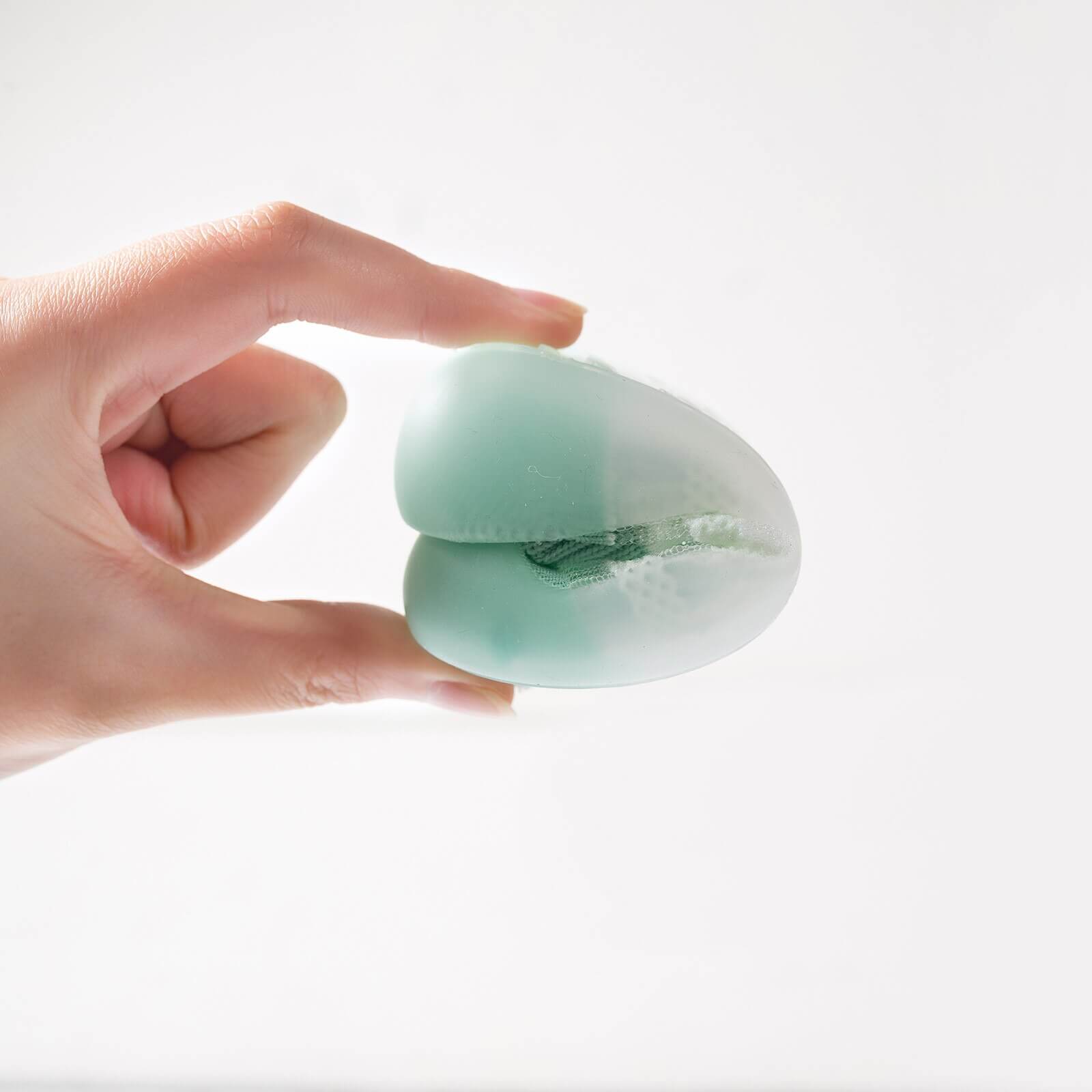 Hvite unisex babysko med smart pustende netting, perfekt for småbarn som lærer å gå