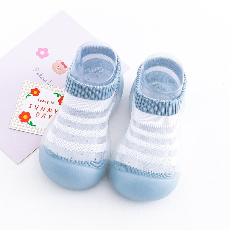 Unisex spasersko for baby med borrelås, pustende netting, perfekt for første trinn