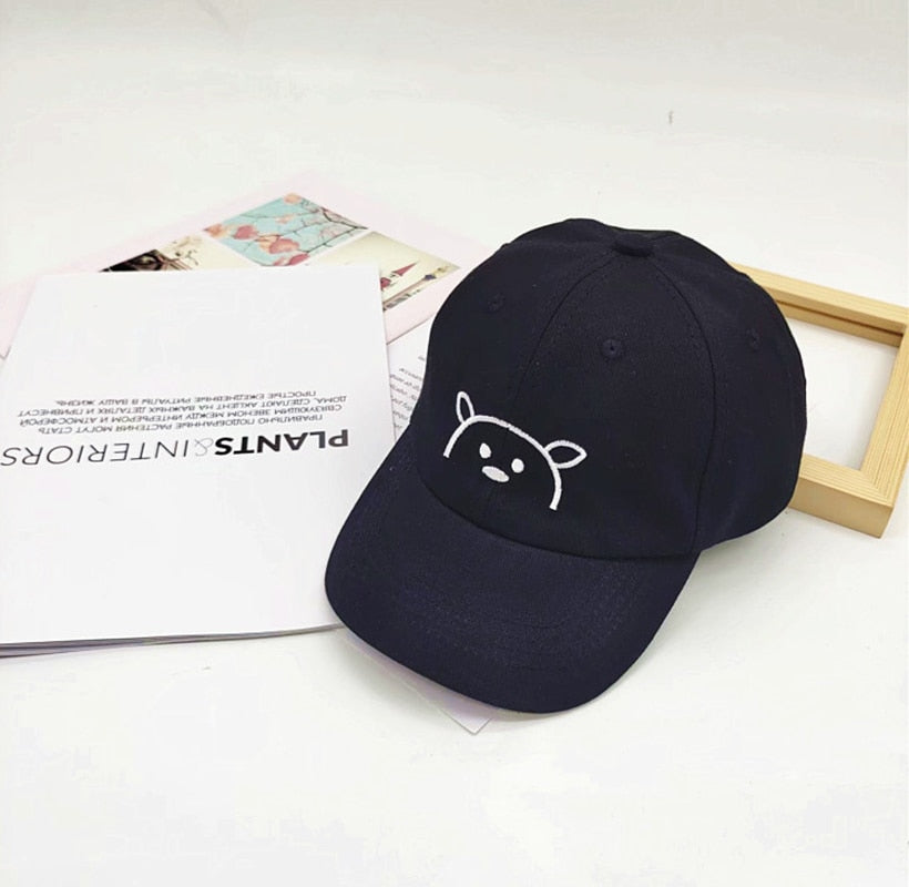 Unisex barnehatt i tegneseriestil med bjørneører. Solbeskyttende justerbar solhatt for sommerbruk.