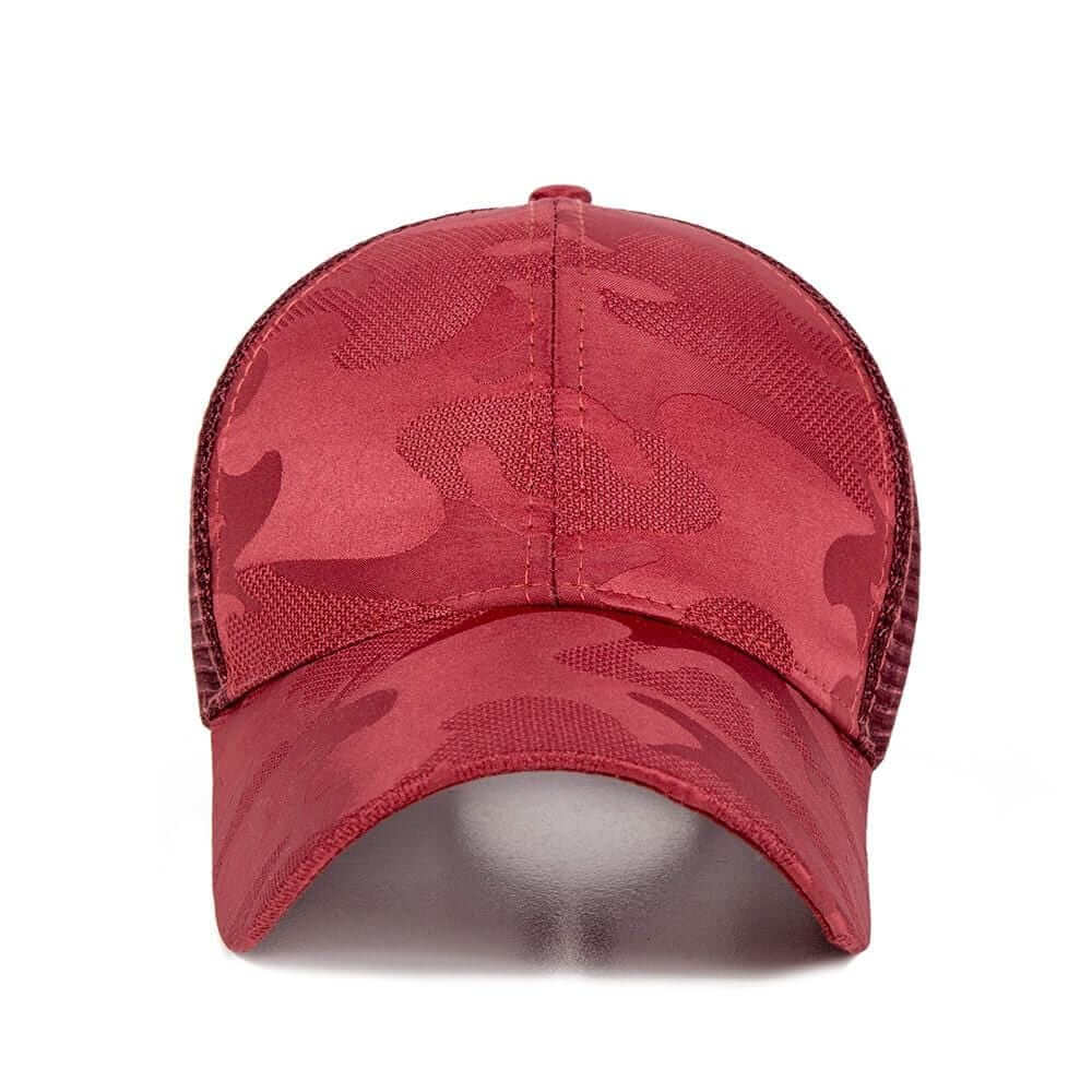 Detalj av hestehaleåpningen på en sporty cap, designet for komfort med langt hår